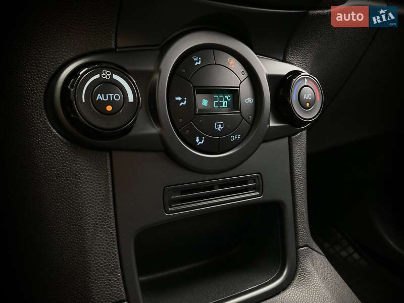 Хэтчбек Ford Fiesta 2015 в Киеве