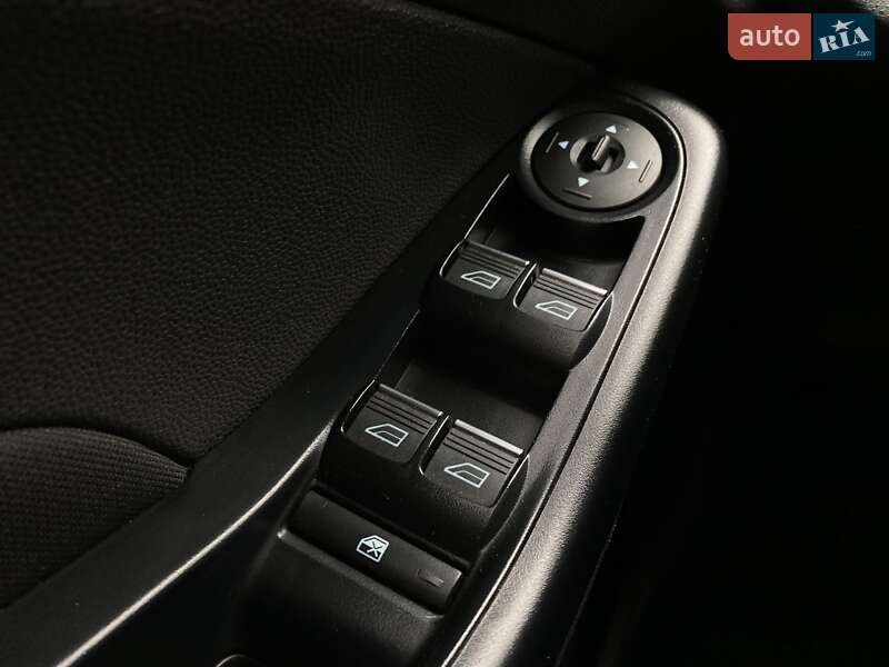 Хэтчбек Ford Fiesta 2015 в Киеве