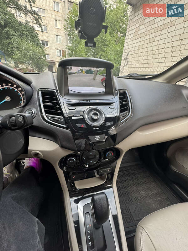 Седан Ford Fiesta 2015 в Вишгороді