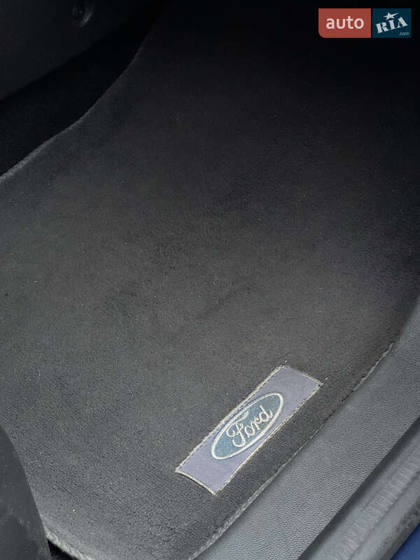 Хэтчбек Ford Fiesta 2015 в Днепре фото 25 Хэтчбек Ford Fiesta 2015 в Днепре