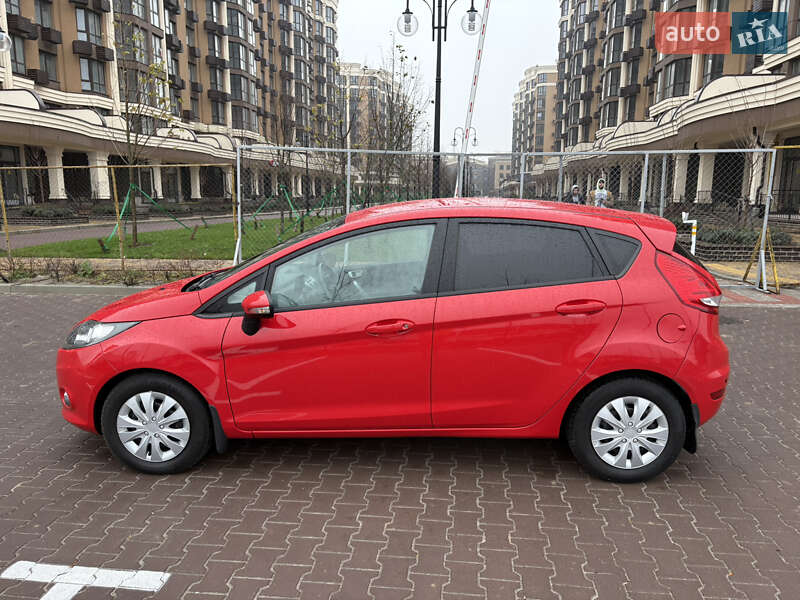 Хетчбек Ford Fiesta 2012 в Софіївській Борщагівці