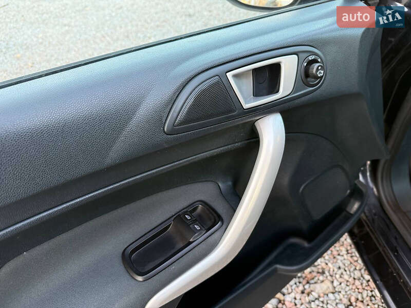 Хэтчбек Ford Fiesta 2012 в Стрые