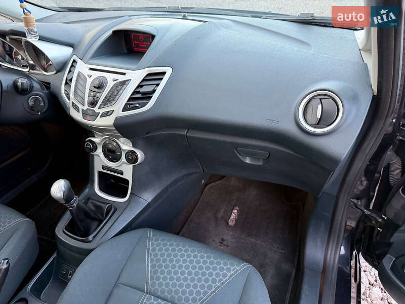 Хэтчбек Ford Fiesta 2012 в Стрые
