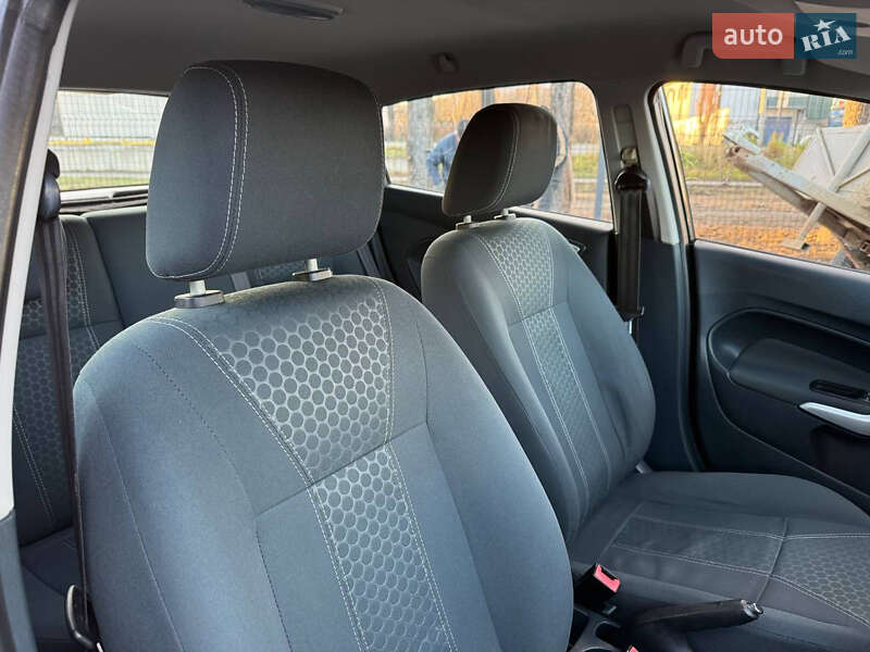 Хэтчбек Ford Fiesta 2012 в Стрые