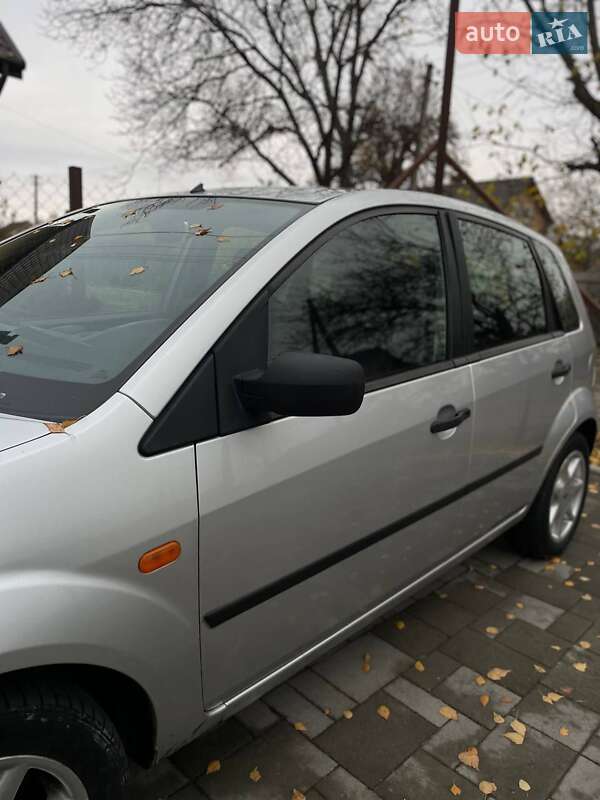 Хетчбек Ford Fiesta 2003 в Здолбуніві