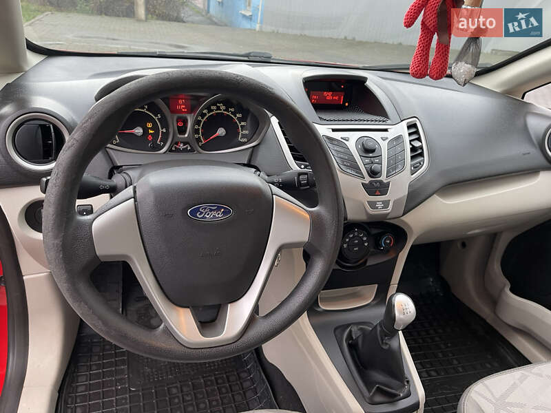 Хэтчбек Ford Fiesta 2012 в Полтаве