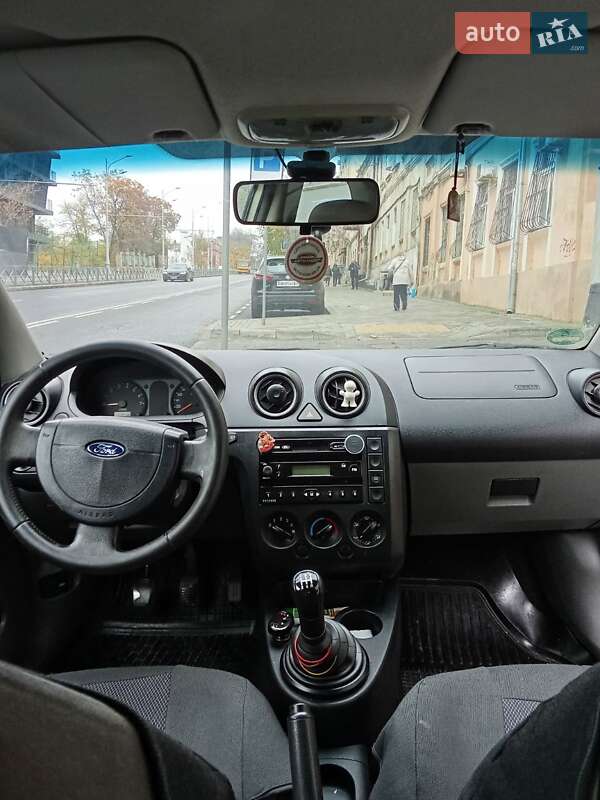 Хэтчбек Ford Fiesta 2003 в Одессе