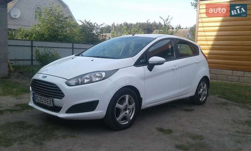 Хэтчбек Ford Fiesta 2013 в Маневичах