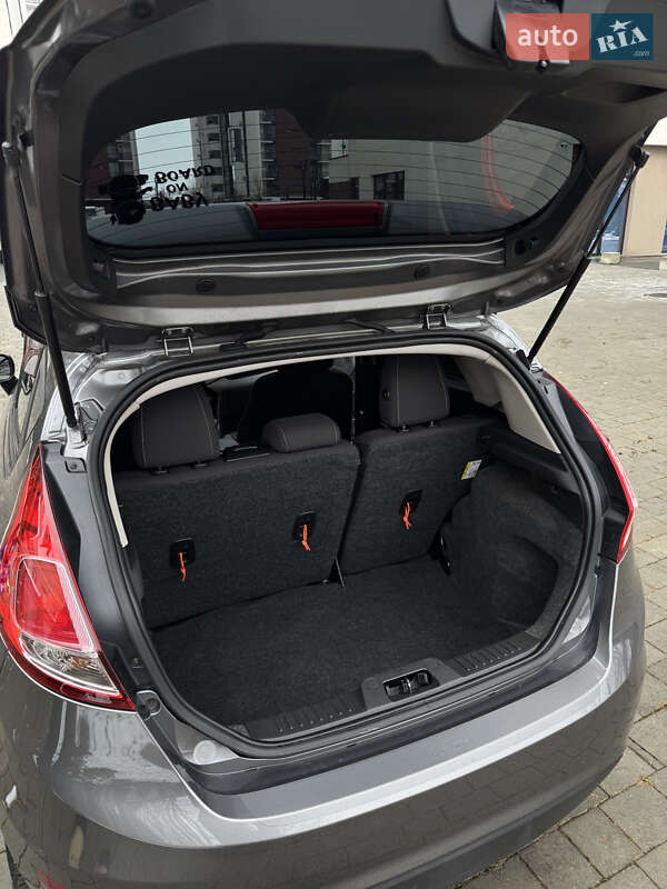 Хетчбек Ford Fiesta 2013 в Івано-Франківську