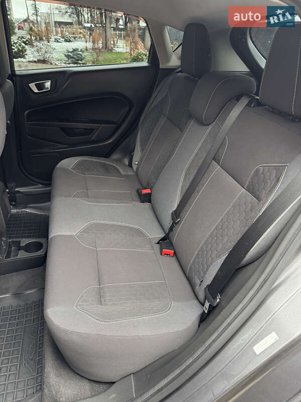 Хетчбек Ford Fiesta 2013 в Івано-Франківську