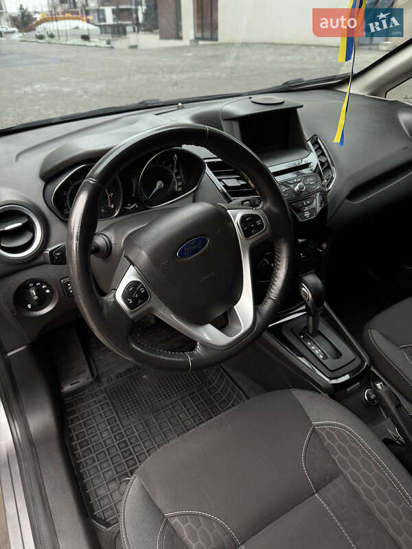 Хетчбек Ford Fiesta 2013 в Івано-Франківську