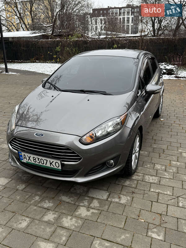 Хетчбек Ford Fiesta 2013 в Івано-Франківську