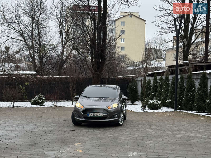 Хетчбек Ford Fiesta 2013 в Івано-Франківську