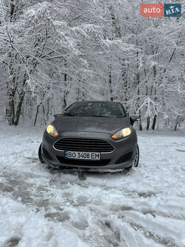 Седан Ford Fiesta 2013 в Львові