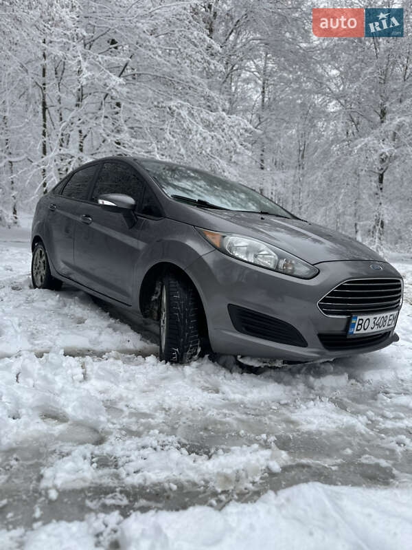 Седан Ford Fiesta 2013 в Львові