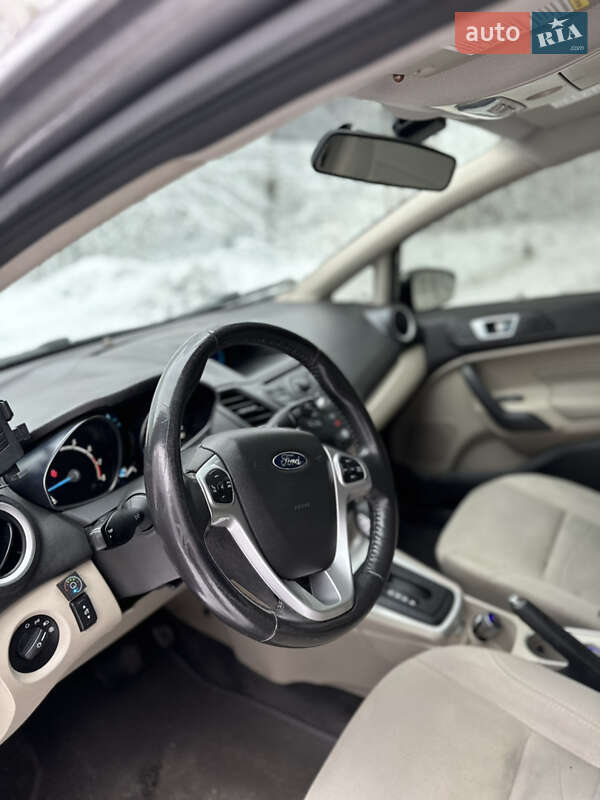 Седан Ford Fiesta 2013 в Львові