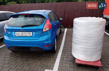 Хэтчбек Ford Fiesta 2016 в Киеве