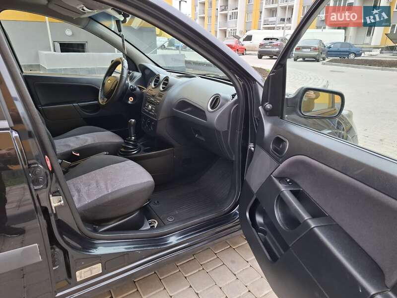 Хэтчбек Ford Fiesta 2007 в Одессе