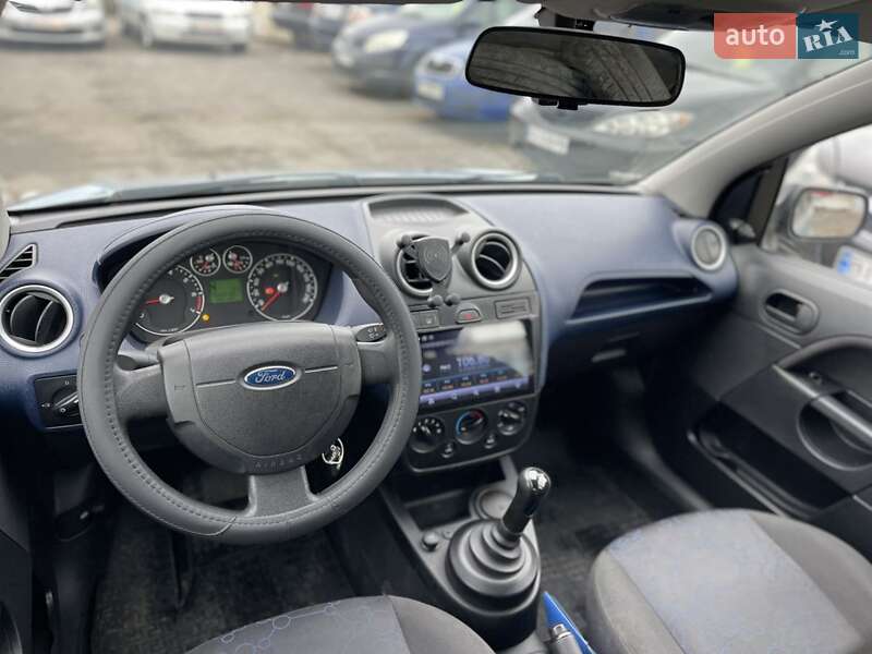 Хэтчбек Ford Fiesta 2006 в Полтаве