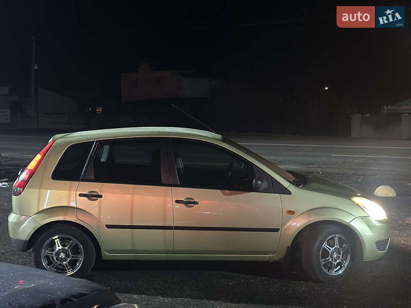 Хетчбек Ford Fiesta 2005 в Івано-Франківську