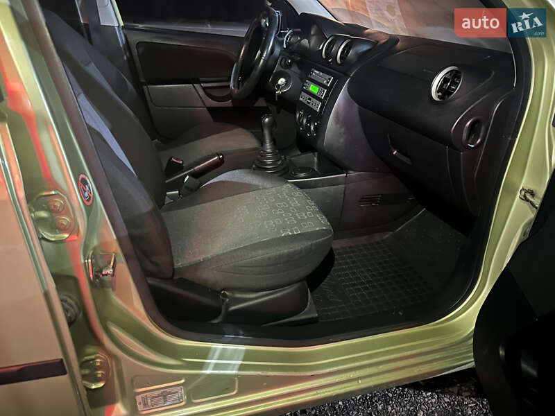 Хетчбек Ford Fiesta 2005 в Івано-Франківську