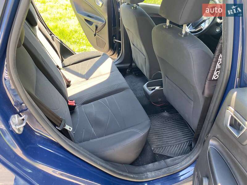 Хэтчбек Ford Fiesta 2015 в Киеве