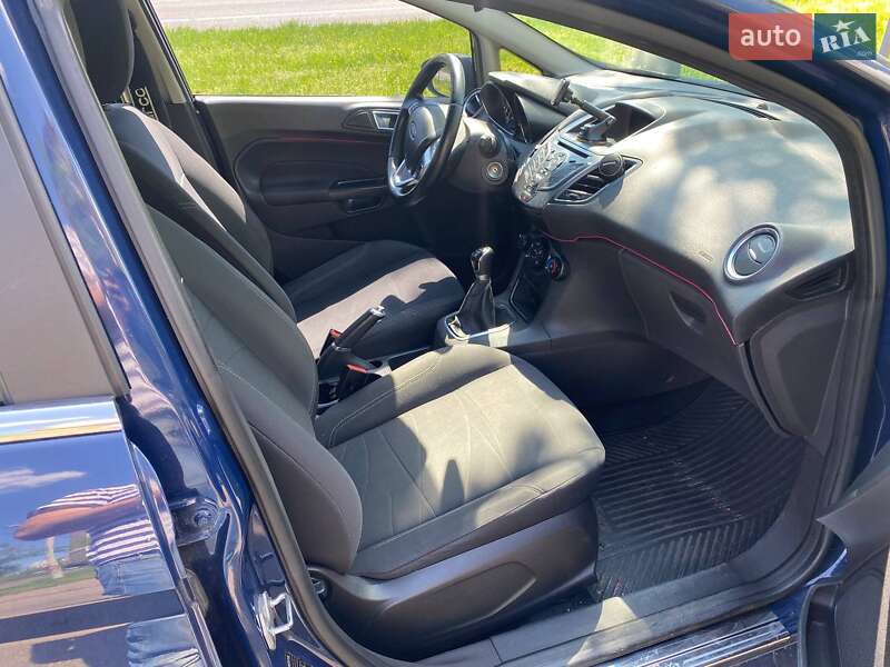 Хэтчбек Ford Fiesta 2015 в Киеве