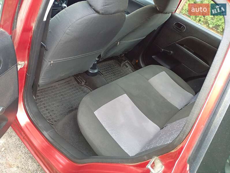 Хетчбек Ford Fiesta 2006 в Черкасах