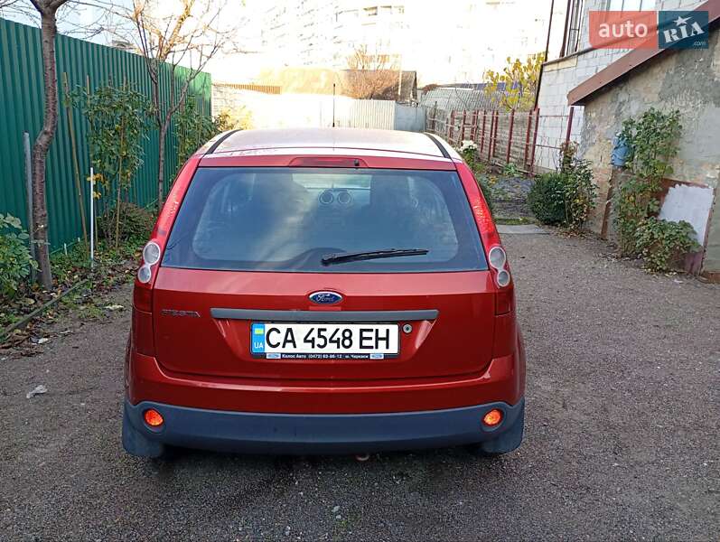 Хетчбек Ford Fiesta 2006 в Черкасах