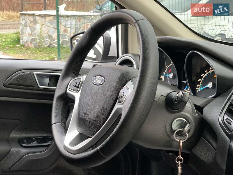 Седан Ford Fiesta 2015 в Бердичеве