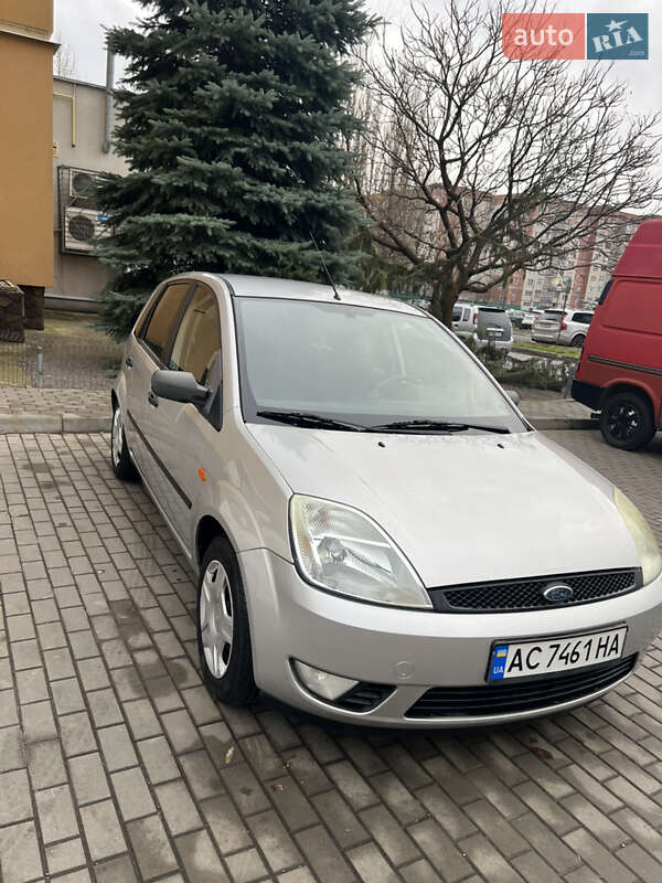 Хэтчбек Ford Fiesta 2004 в Луцке