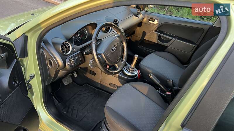 Хетчбек Ford Fiesta 2005 в Миколаєві