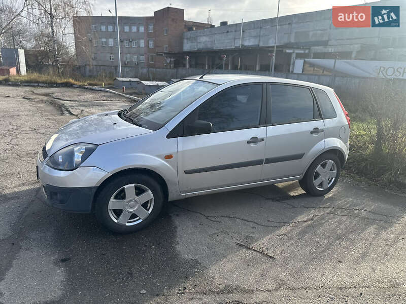 Хэтчбек Ford Fiesta 2008 в Сумах