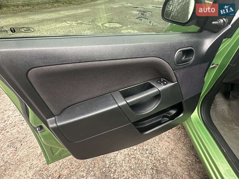 Хетчбек Ford Fiesta 2006 в Сумах