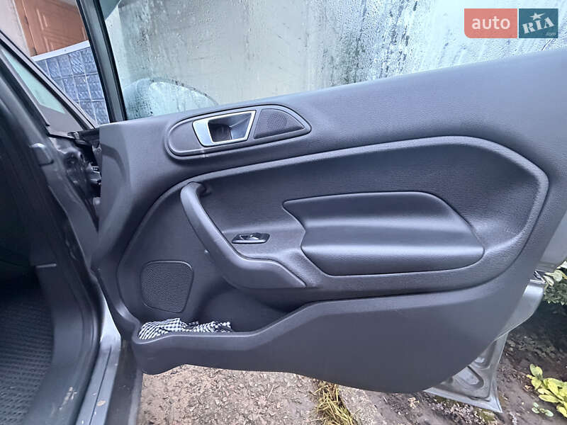 Хетчбек Ford Fiesta 2013 в Дніпрі