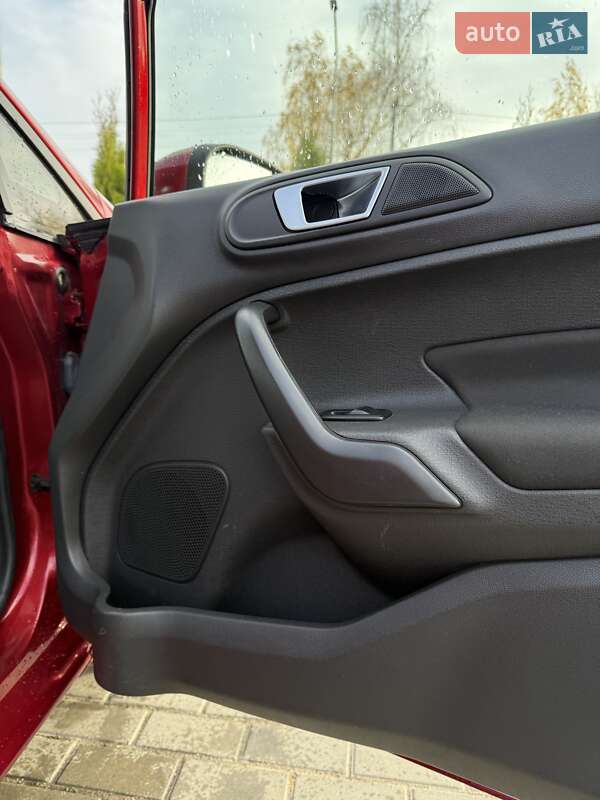 Хэтчбек Ford Fiesta 2016 в Софиевской Борщаговке