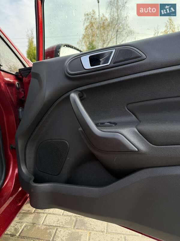 Хэтчбек Ford Fiesta 2016 в Софиевской Борщаговке