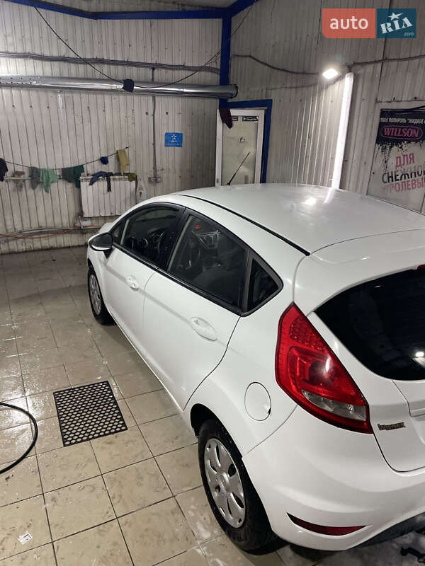 Хетчбек Ford Fiesta 2012 в Києві
