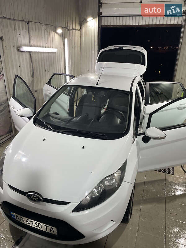 Хетчбек Ford Fiesta 2012 в Києві