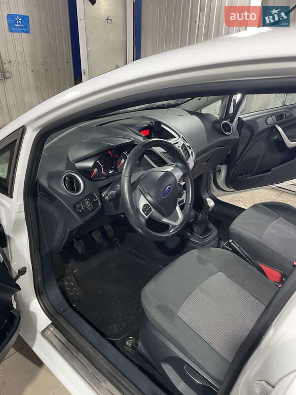 Хетчбек Ford Fiesta 2012 в Києві