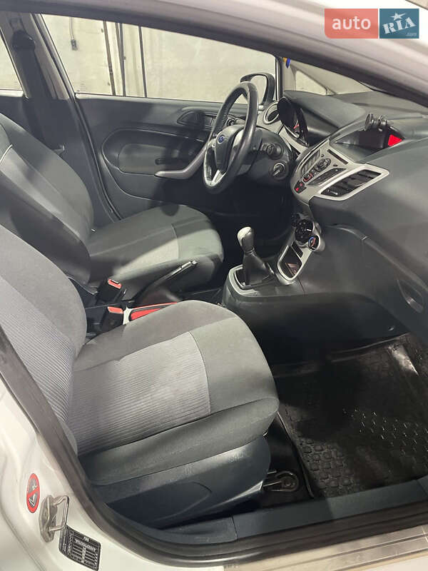 Хетчбек Ford Fiesta 2012 в Києві