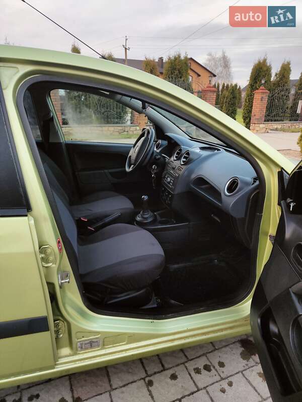Хэтчбек Ford Fiesta 2007 в Вараше