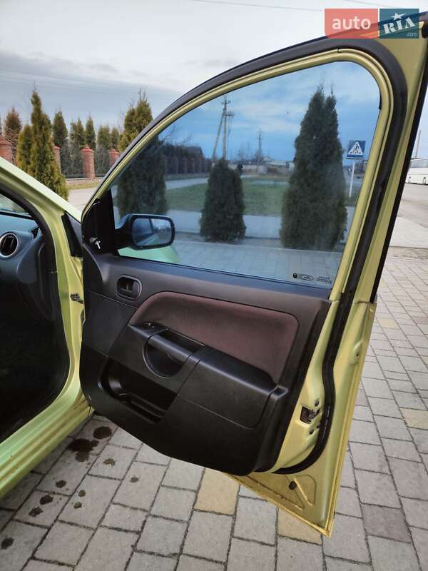 Хэтчбек Ford Fiesta 2007 в Вараше