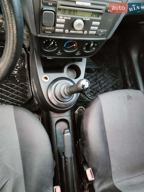 Хэтчбек Ford Fiesta 2007 в Вараше