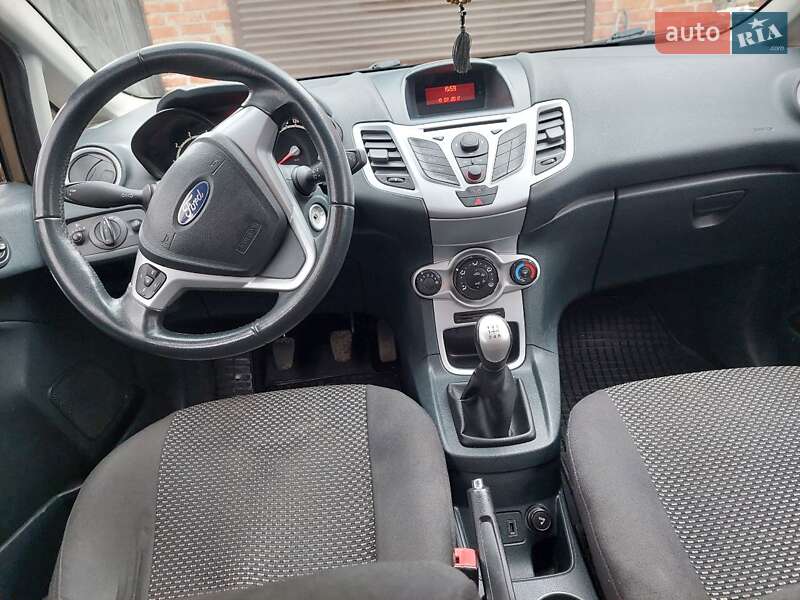 Хэтчбек Ford Fiesta 2012 в Чугуеве
