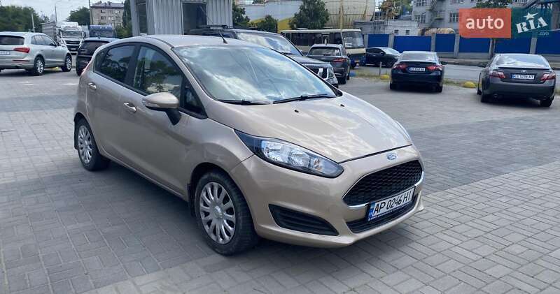 Хэтчбек Ford Fiesta 2016 в Днепре фото Хэтчбек Ford Fiesta 2016 в Днепре