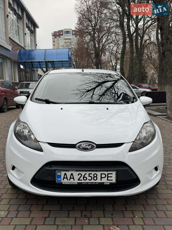 Хэтчбек Ford Fiesta 2011 в Черкассах