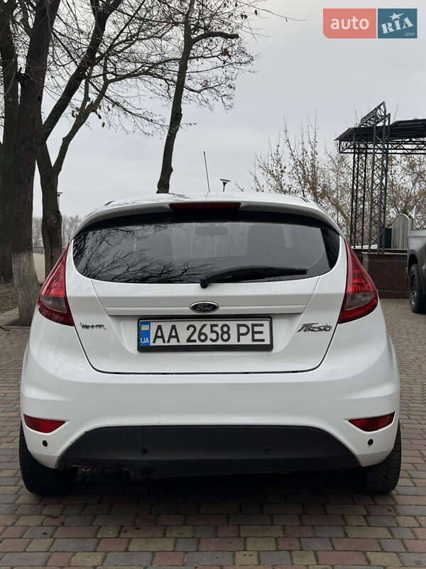 Хэтчбек Ford Fiesta 2011 в Черкассах