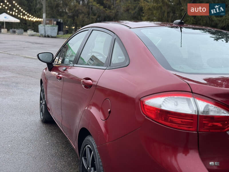 Седан Ford Fiesta 2014 в Рівному