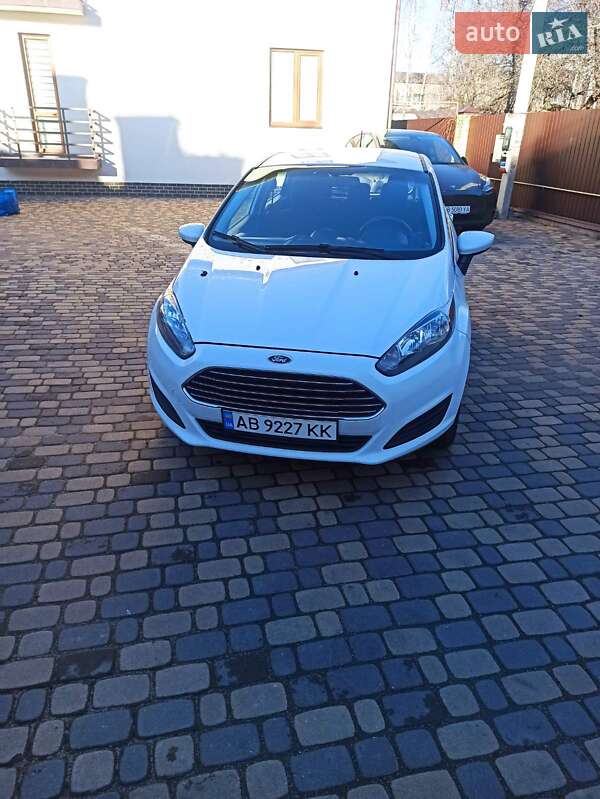 Хэтчбек Ford Fiesta 2015 в Виннице